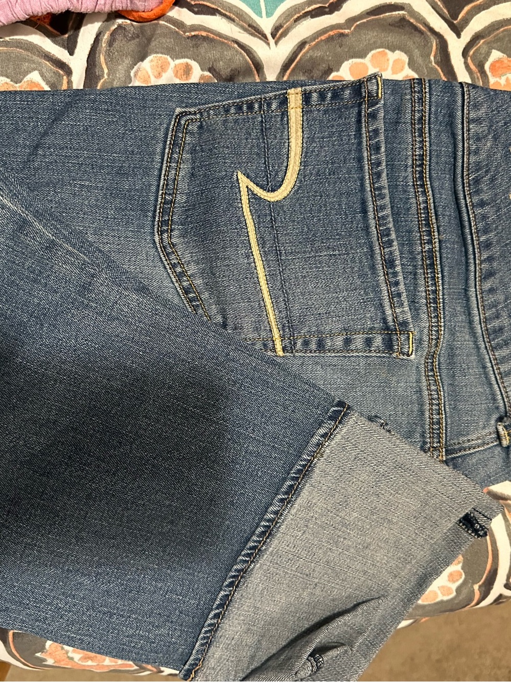 American Eagle Outfitters Blue Cropped Women’s Jeans with Contrast Stitching